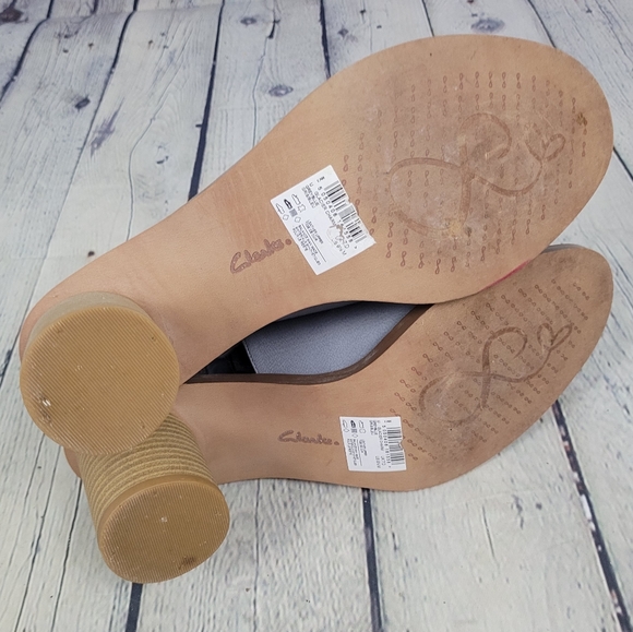 CLARKS SOMERSET | Glacier Charm leather peep toe heel sandals - Picture 7 of 11